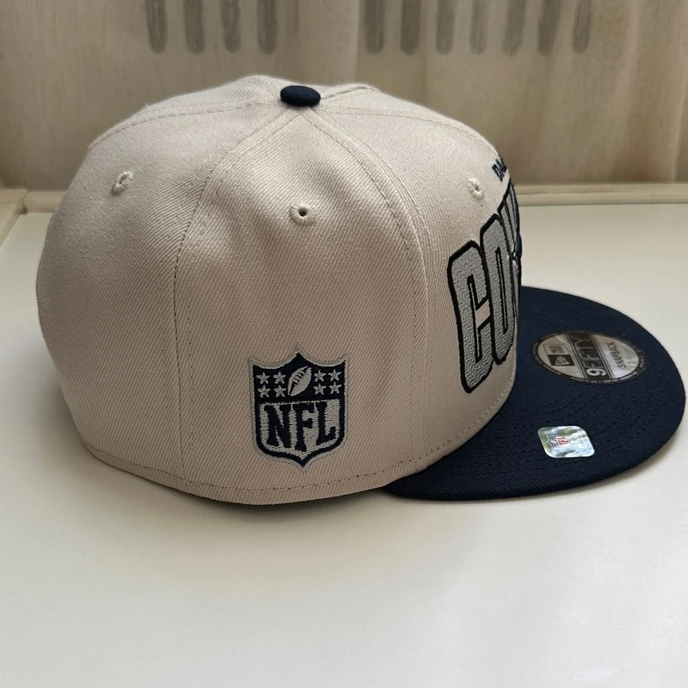 New Era Dallas Cowboys / Beige and Navy Snapback Cap / NFL